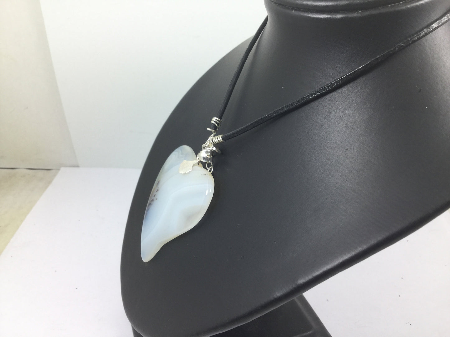Pretty Genuine Gemstone Heart Shape Agate On Leather Cord Silver Lobster Claw